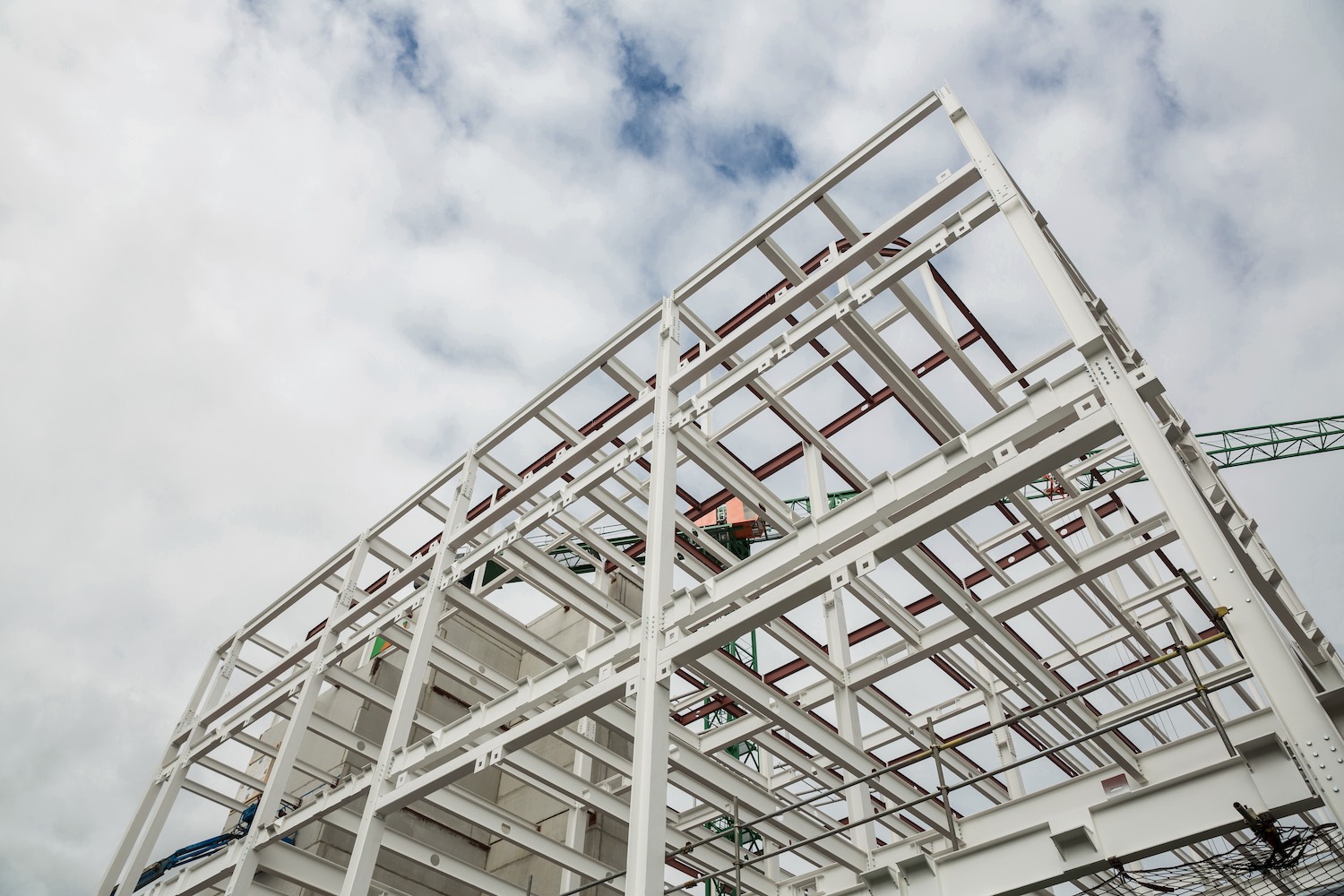 Ventajas de la construcción prefabricada en estructuras metálicas