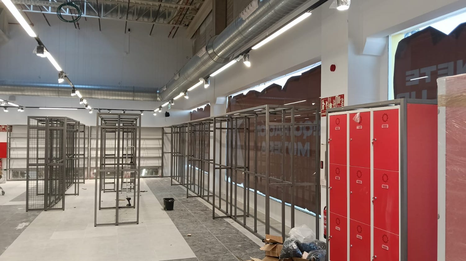 Motocard Carcaixent muebles 1