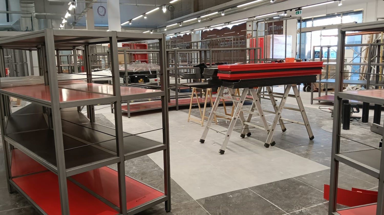 Motocard Carcaixent muebles 2